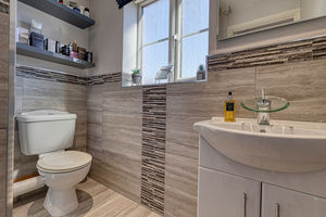 En-Suite- click for photo gallery